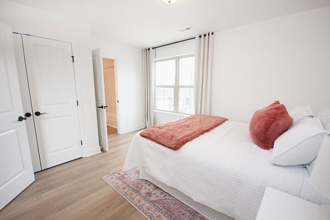 Building Photo - Modern Townhome for Rent!