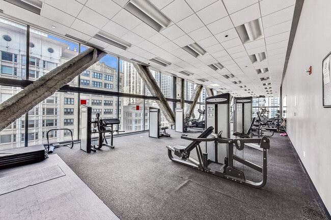 Building Photo - 8 E Randolph St