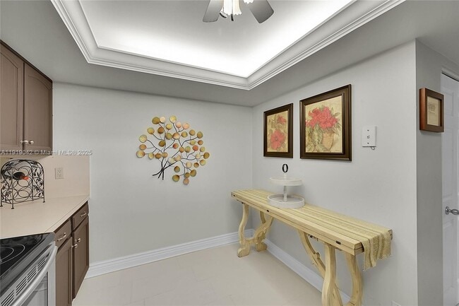 Building Photo - 3200 Port Royale Dr N