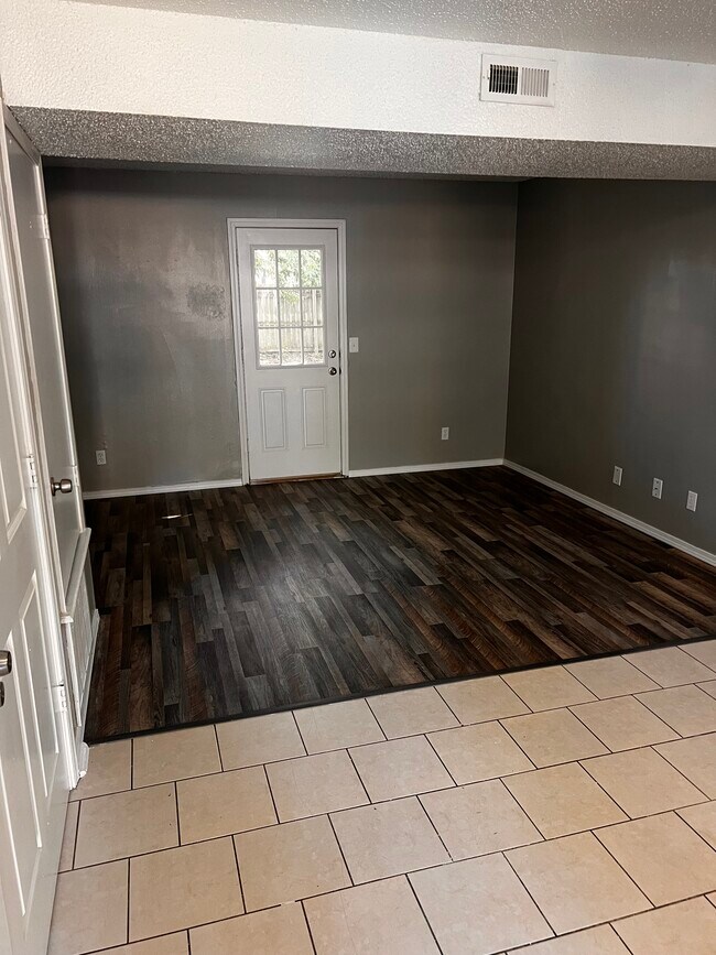 Building Photo - 688 N Betty Jo Dr