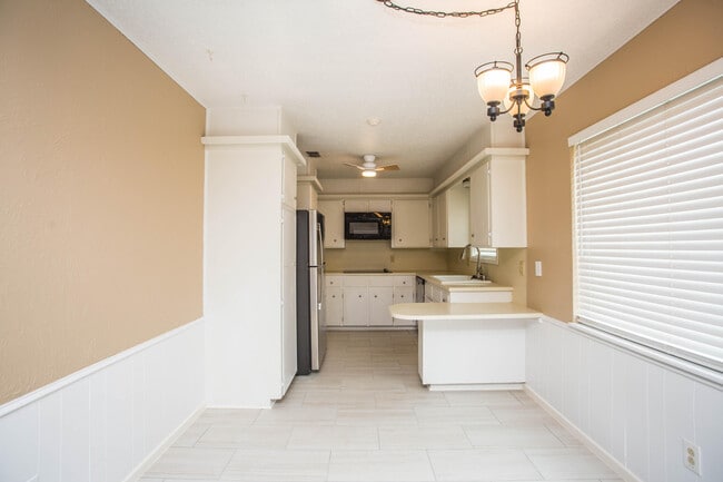 Building Photo - 1407 Elkhart Ave