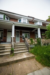 Building Photo - Charles Village 2bd/2ba Rowhome with Parking Spots, W/D and more! Available 7/20