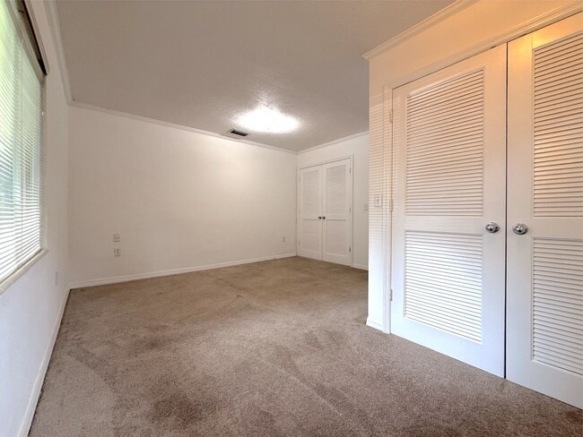 Building Photo - 2/2 Home in College Park with lots of char...
