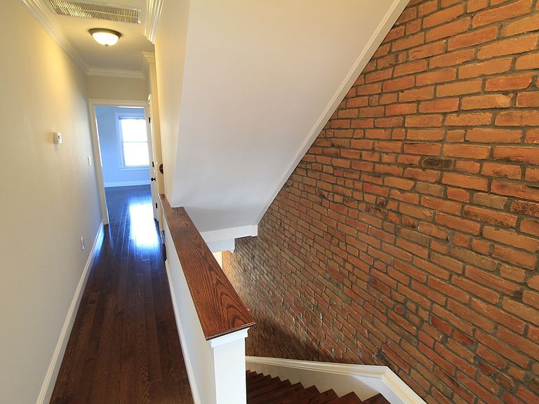 Building Photo - 30 Holton St