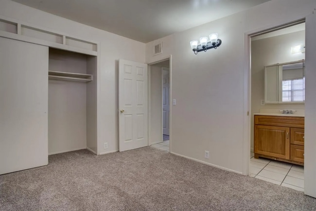 Building Photo - Wonderful 3/2 in Central Lubbock!