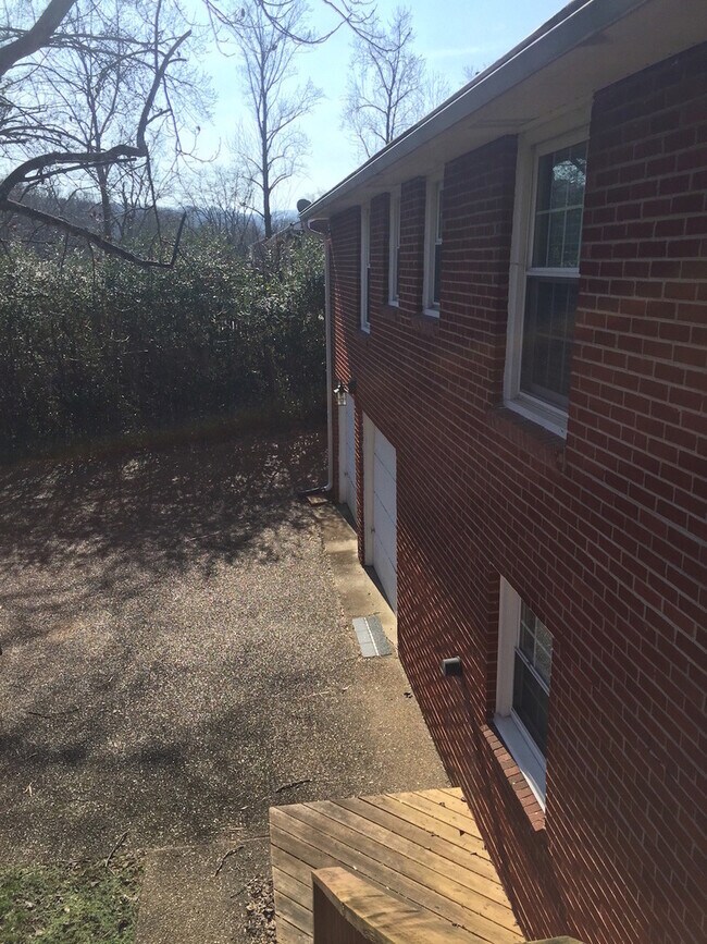 Building Photo - GREAT LOCATION!! Nicely updated home!!