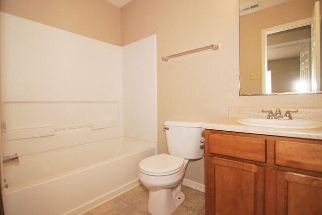 Building Photo - LOVELY 3 BEDROOM, 2.5 BATHROOM HOME IN DESIRABLE NOBLESVILLE!