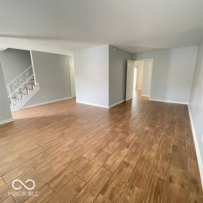 Building Photo - 1155 Canterbury Square S