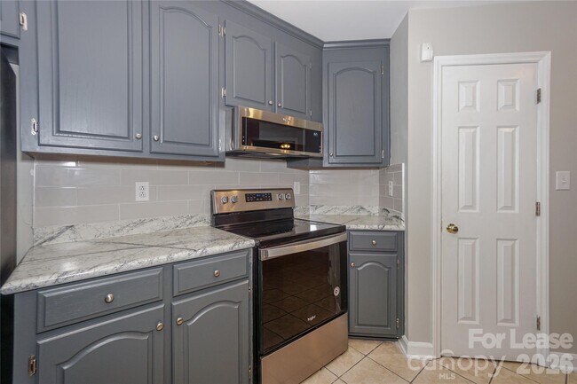 Building Photo - 840 Emerson Dr