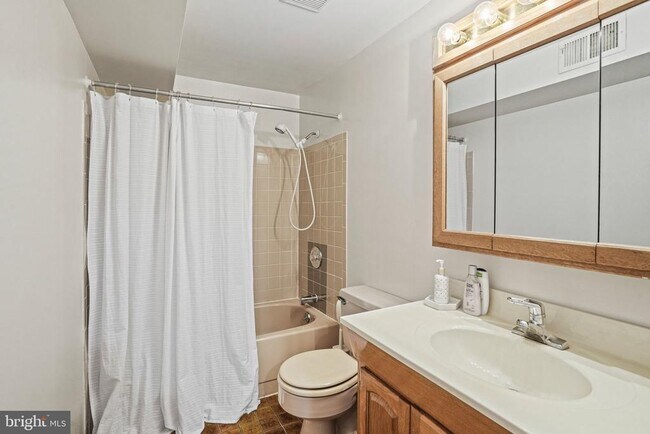 Building Photo - 6117 Larstan Dr