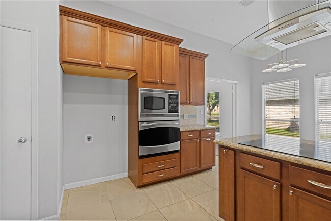 Building Photo - 15414 Willow River Dr