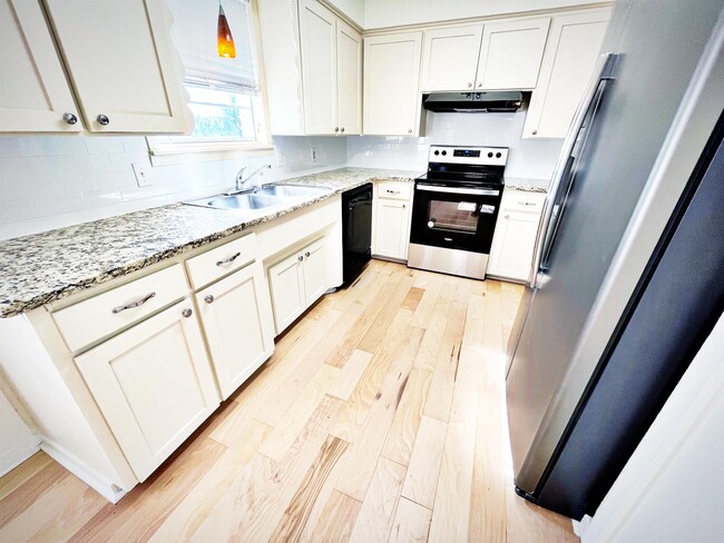 Building Photo - 2823 Amy Ln