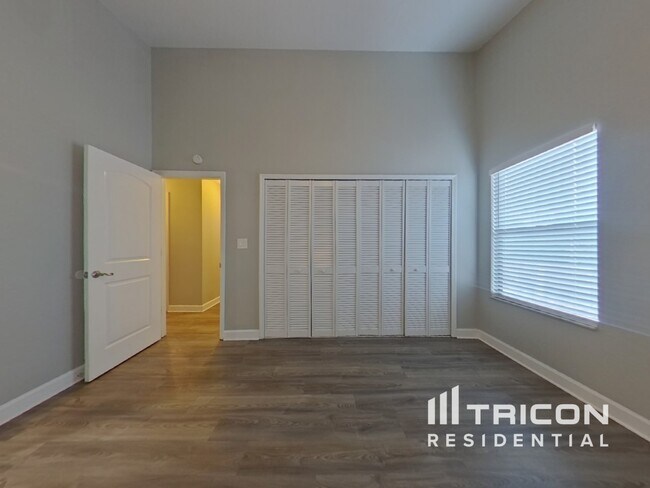 Building Photo - 664 Channing Dr