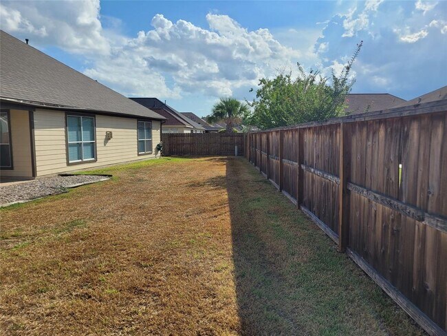 Building Photo - 6619 Halcyon Days Dr