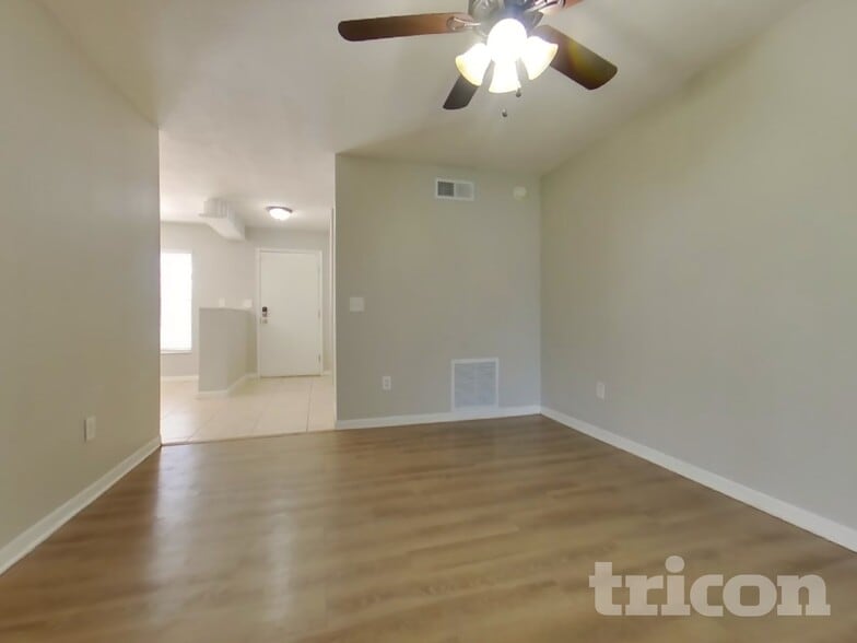 Building Photo - 802 Gullberry Ln