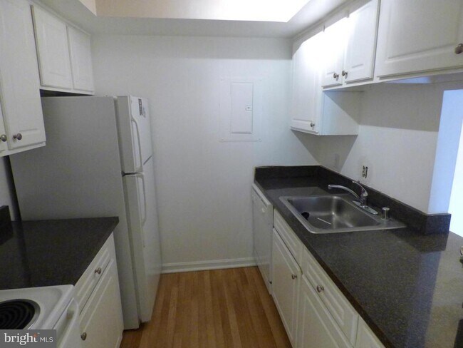 Building Photo - 8205 Whispering Oaks Way