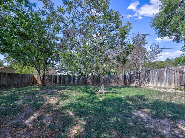 Building Photo - 12032 Shropshire Blvd