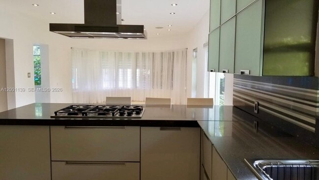 Building Photo - 625 93rd St