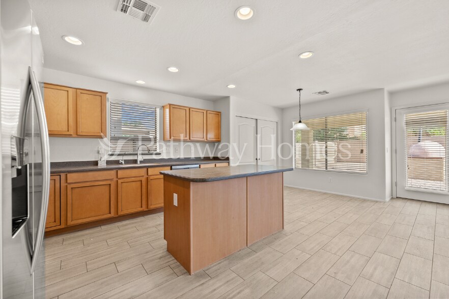 Building Photo - 41166 W Sanders Way