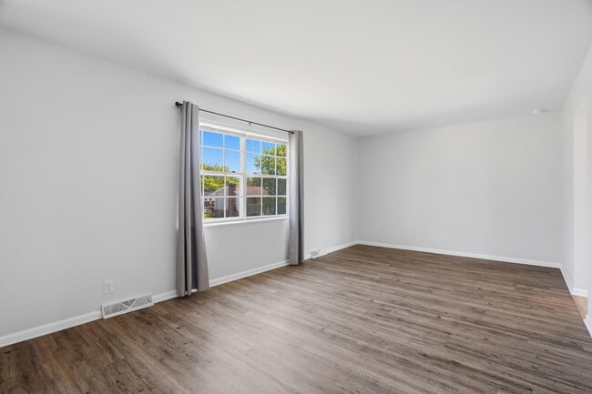 Building Photo - 405 Brewer Dr