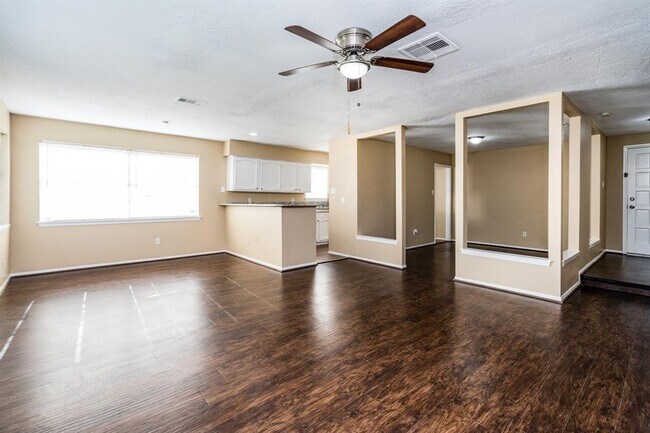 Building Photo - 9903 Cane Creek Dr