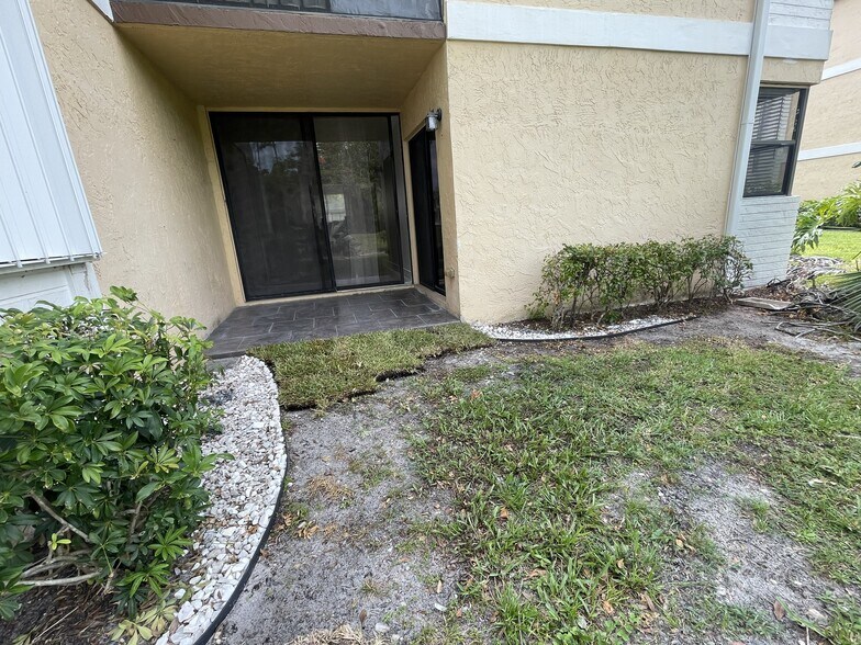 Building Photo - 5661 Riverside Dr