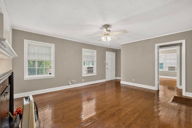 Building Photo - 3100 Breeze Terrace