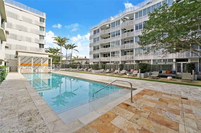 Building Photo - 210 W Park Dr