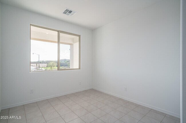 Building Photo - 20607 W Rancho Dr