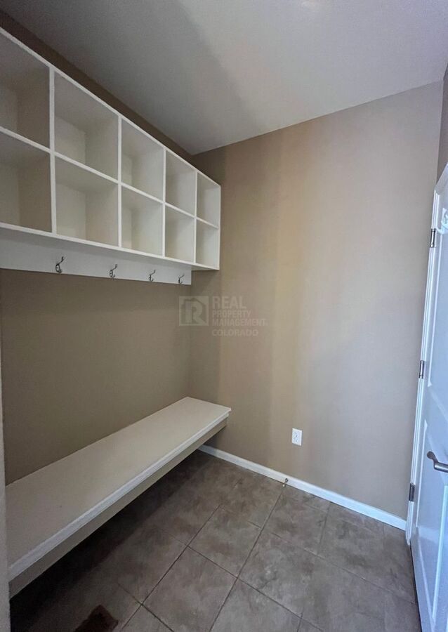 Building Photo - 325 Stone Creek Dr