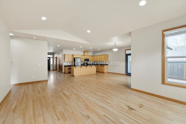 Building Photo - Radiant 3-bedroom Home in Downtown Canby
