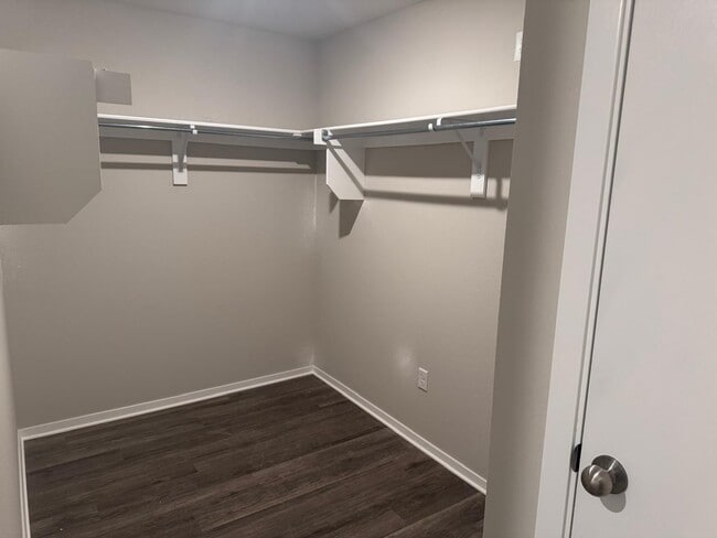 Building Photo - 6601 NW Gregory St