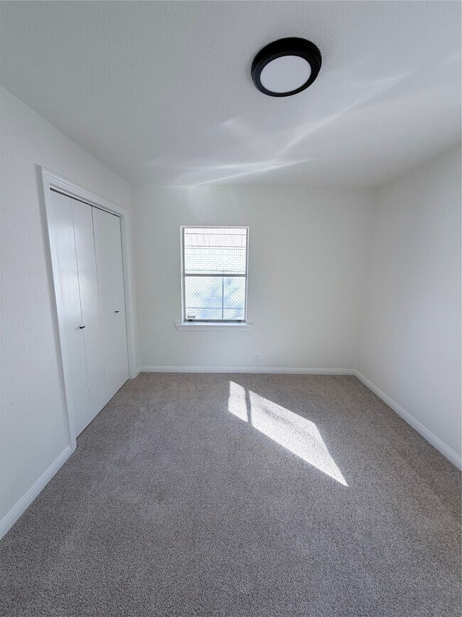 Building Photo - 4601 W 43rd St