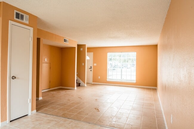 Building Photo - 1506 Eagle Lake Rd