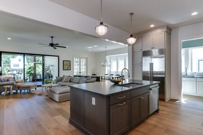 Building Photo - Extrordinary 4BD, 4.5BA Raleigh Home in an...