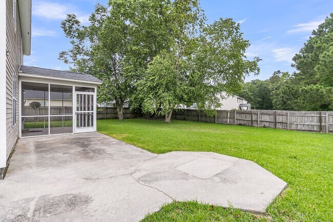 Building Photo - *MOVE- IN SPECIAL* 4 Bedroom, 2.5 Bathroom in Tall Pines of Ladson