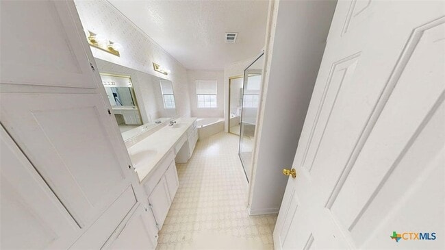 Building Photo - 609 Man O War Dr