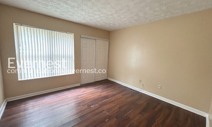 Building Photo - 3575 Oakvale Rd
