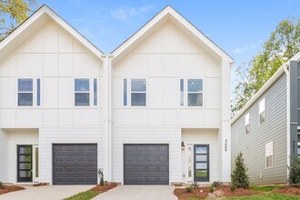 Building Photo - Beautiful 3BR 2.5BA Townhome w/ Full Appliance Kitchen • Garage Parking in Westerly Hills