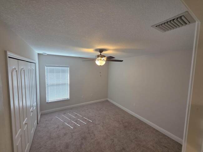 Building Photo - 5996 NW Baynard Dr