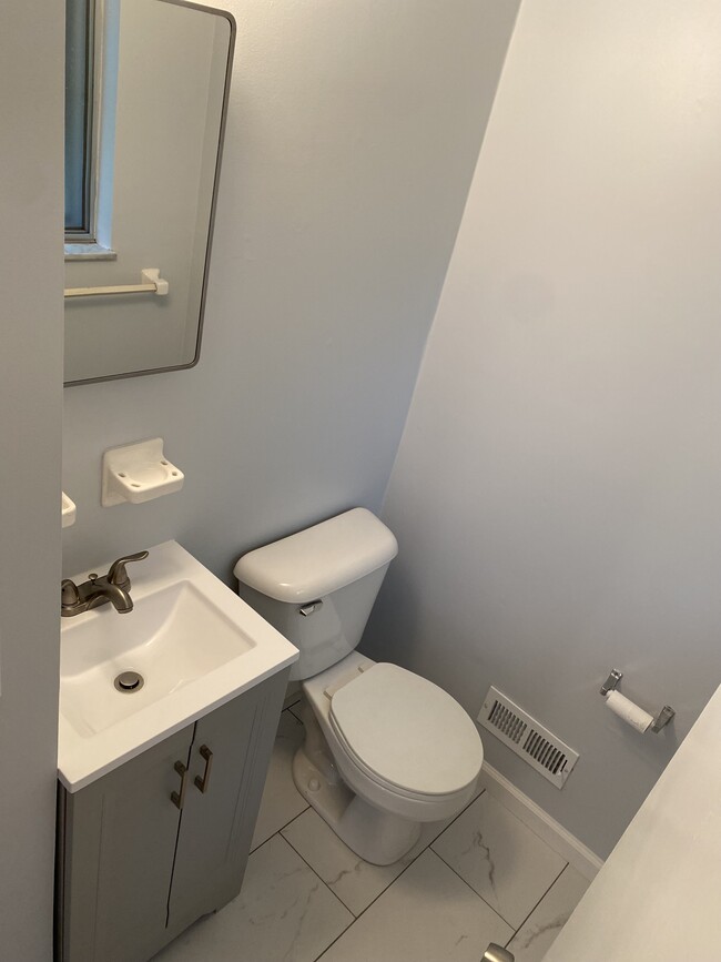 Building Photo - 1128 Lanette Dr