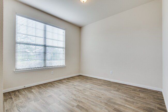 Building Photo - 2813 Castle Creek Dr
