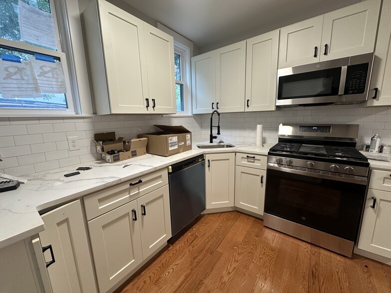 Building Photo - 116 Marginal St