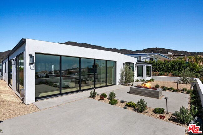 Building Photo - 3616 Shoreheights Dr