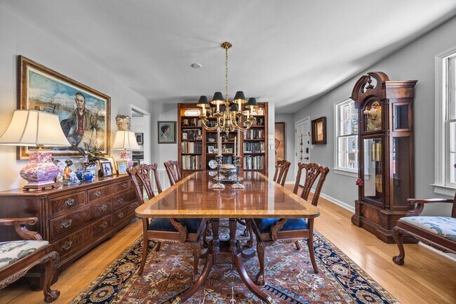 Building Photo - Gorgeous Mid-Century Modern Ranch in West Raleigh near NCSU and Lake Johnson - Fenced-in Backyard!