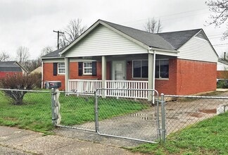 Building Photo - Nice 3 BR Home! Off-Street Parking, W/D Hookups, Fenced Yard, Utility Room, Pets Ok!