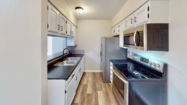 Building Photo - 9617 Vinca Cir