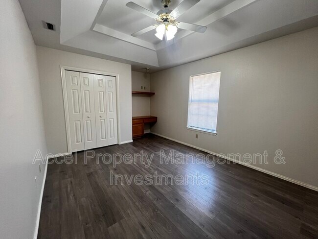 Building Photo - 1703 Sunrise