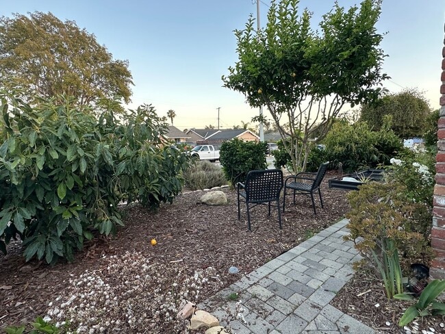 Building Photo - Beautifully updated 4 bedroom home in Gole...