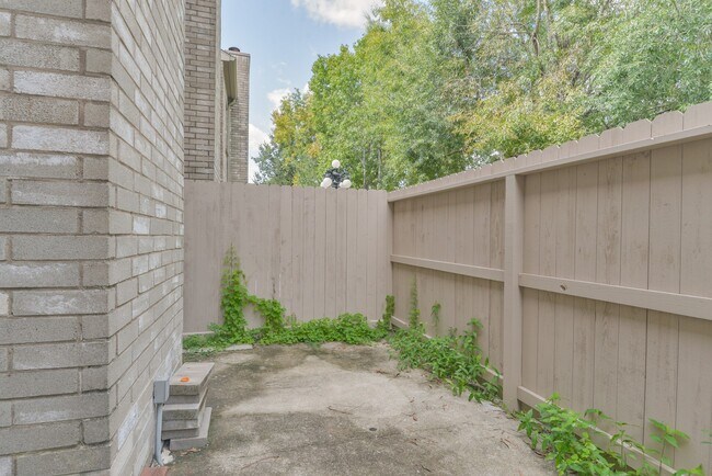 Building Photo - 3126 Holly Hall St